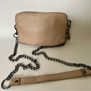 Liebeskind Berlin Tan Blush  cream Leather Crossbody Clutch Chain Strap Gunmetal